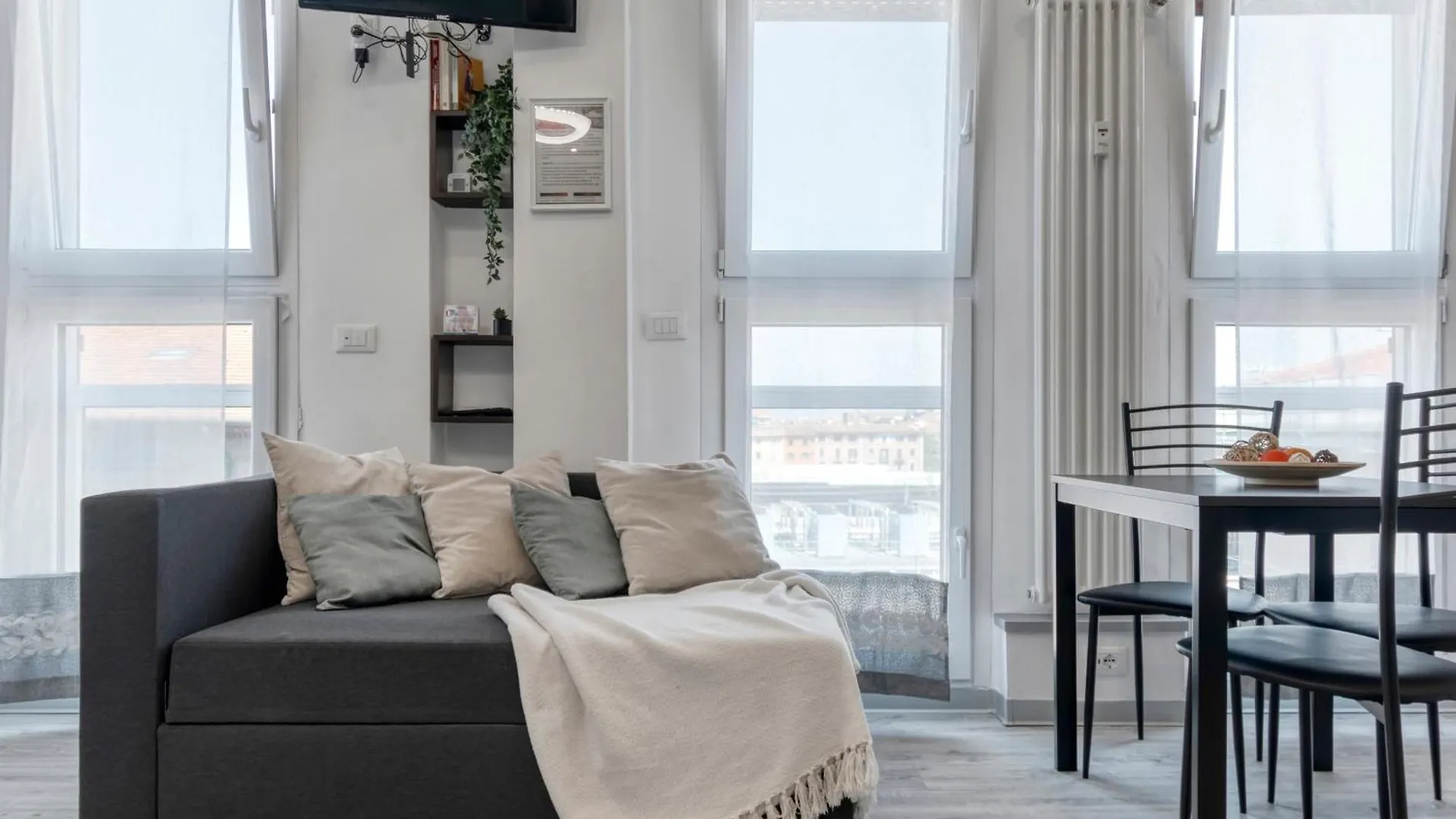 Front Station Apartment - Stazione Centrale Di Bologna 0*,  Italy