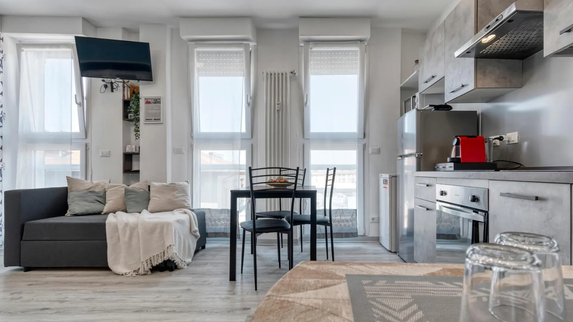 Front Station Apartment - Stazione Centrale Di Bologna Italy