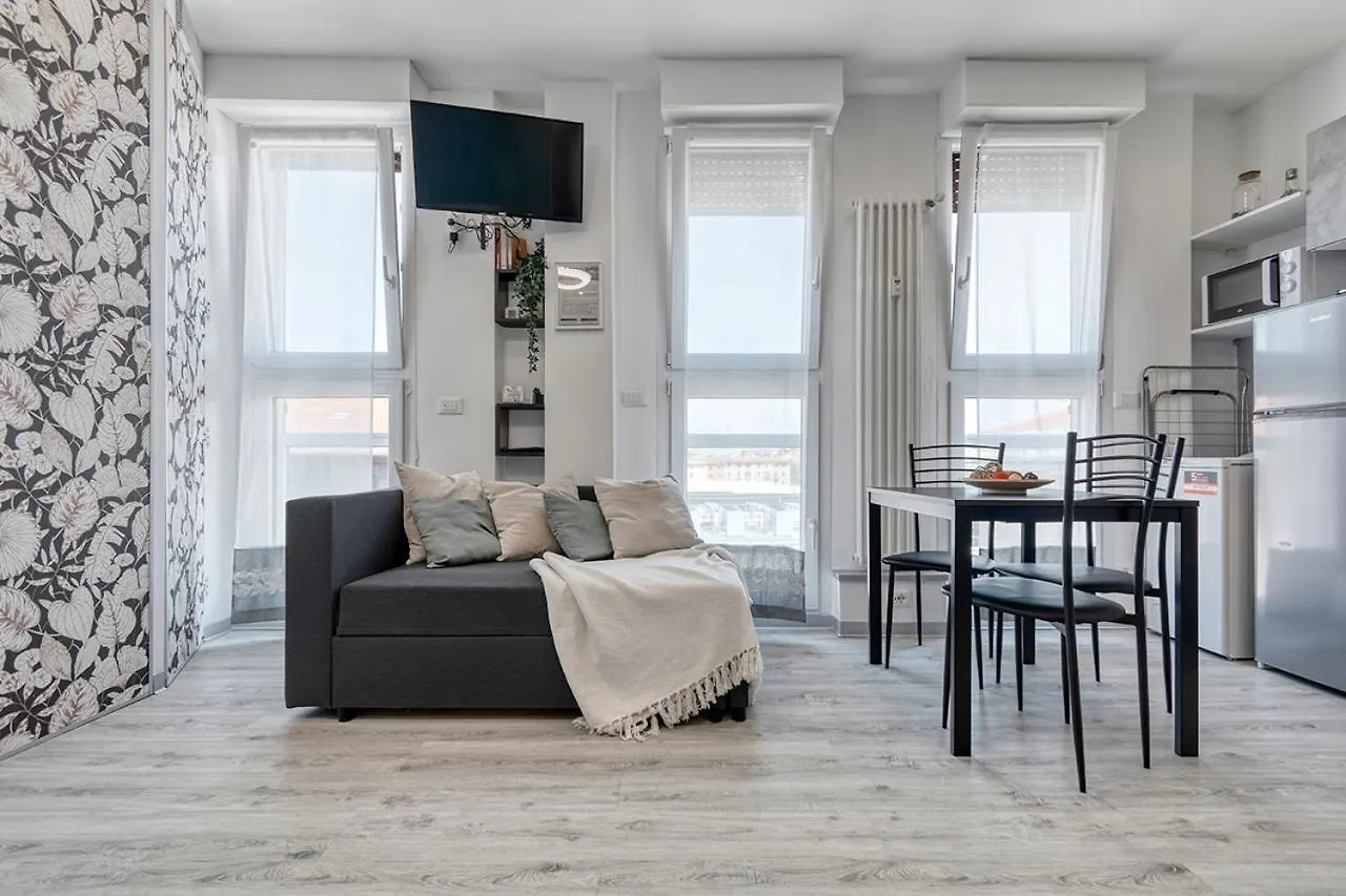 Front Station Apartment - Stazione Centrale Di Bolonia 0*,