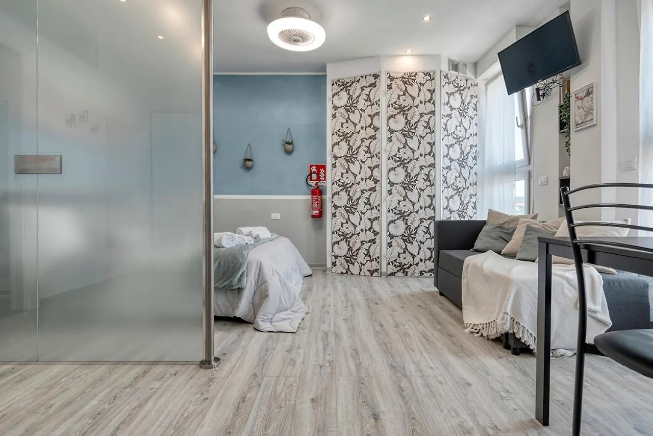 Front Station Apartment - Stazione Centrale Di Bolonia 0*,  Italia