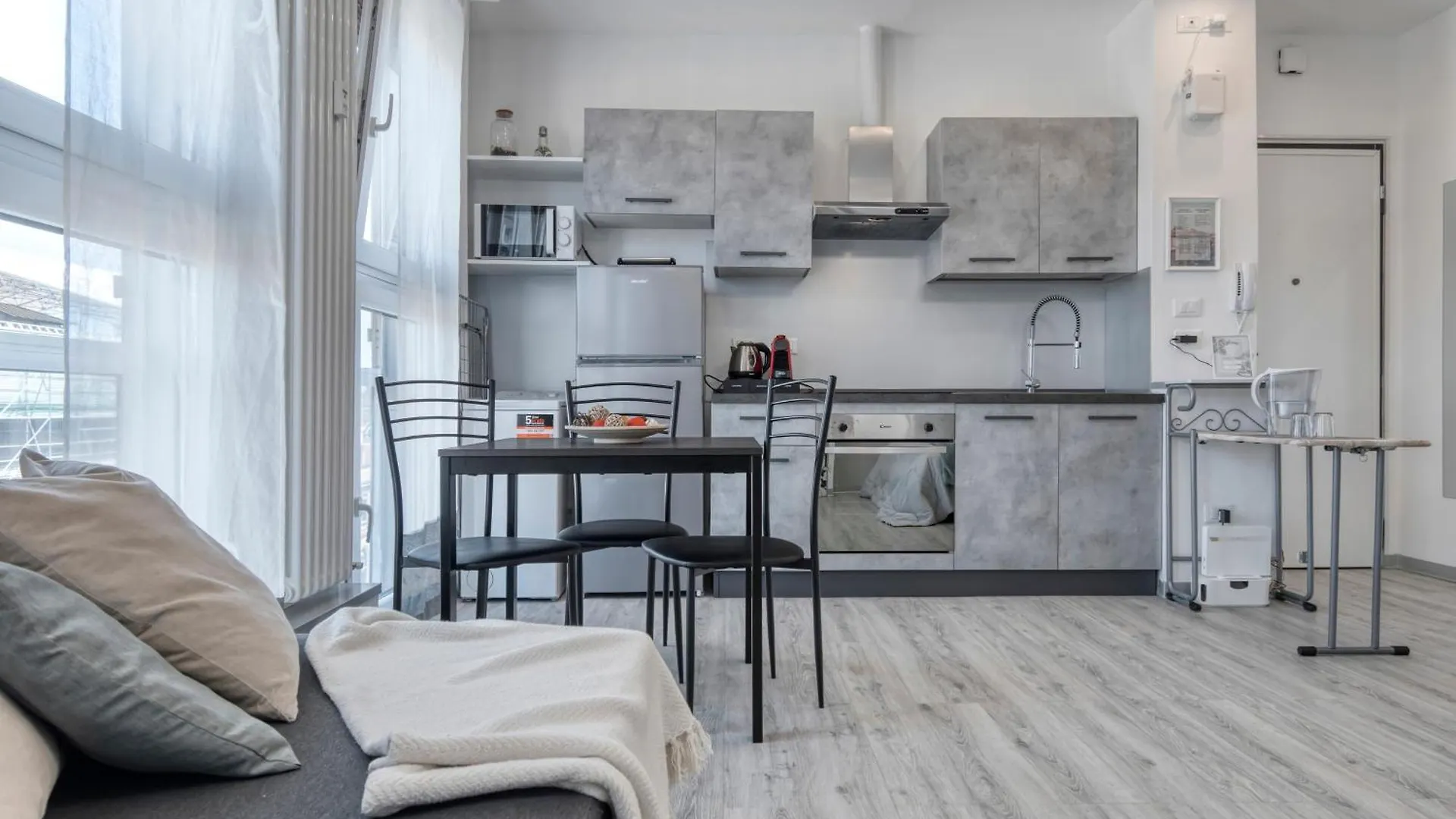 Front Station Apartment - Stazione Centrale Di Bolonia